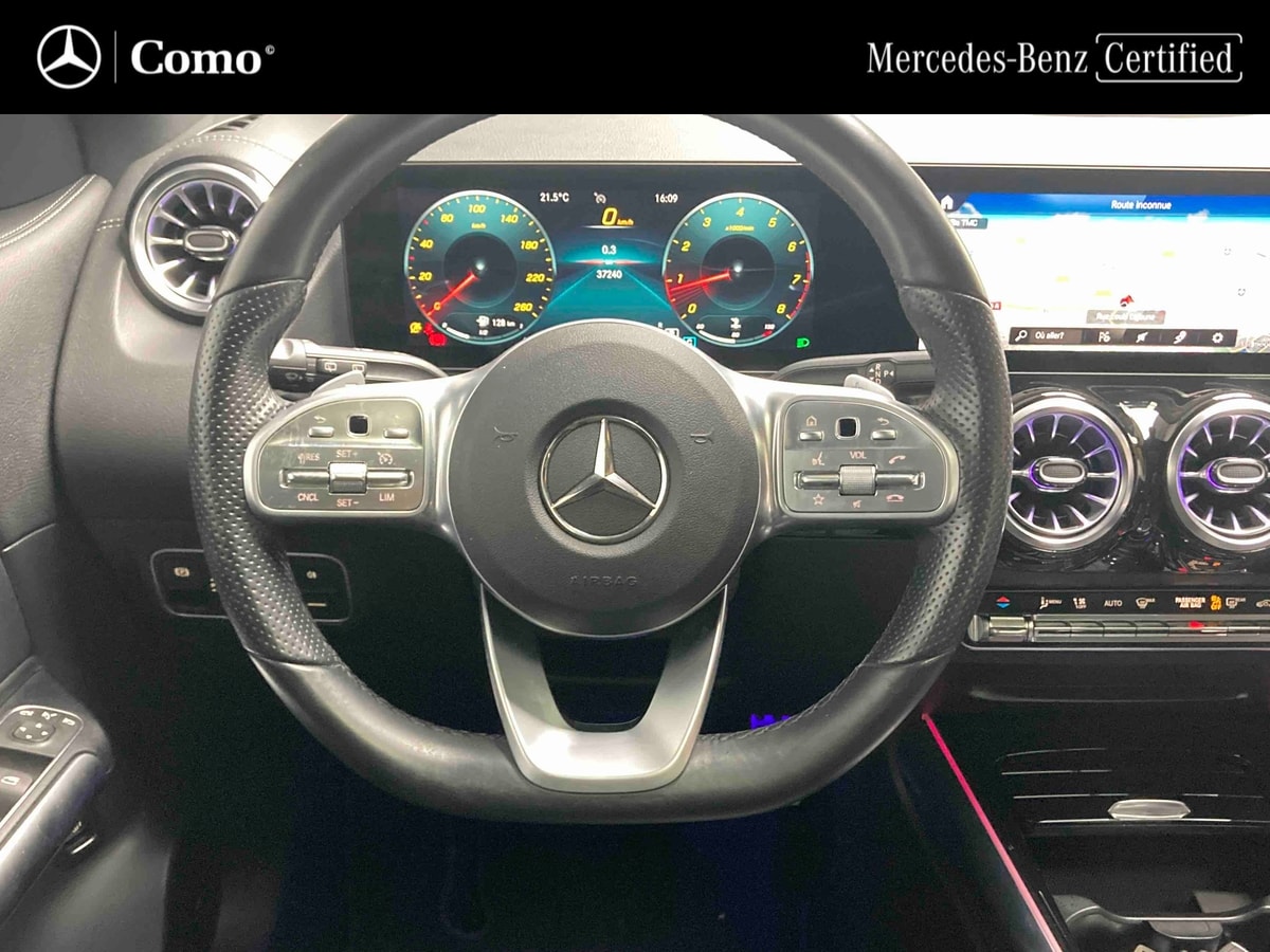 Mercedes-Benz GLA 200 7G-DCT AMG Line — Poste de pilotage