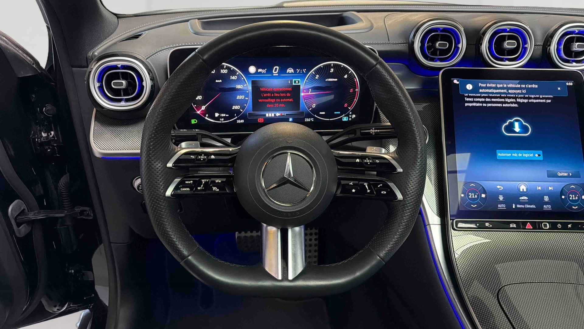 Mercedes-Benz GLC Coupe 220 d 4Matic AMG Line — Poste de pilotage
