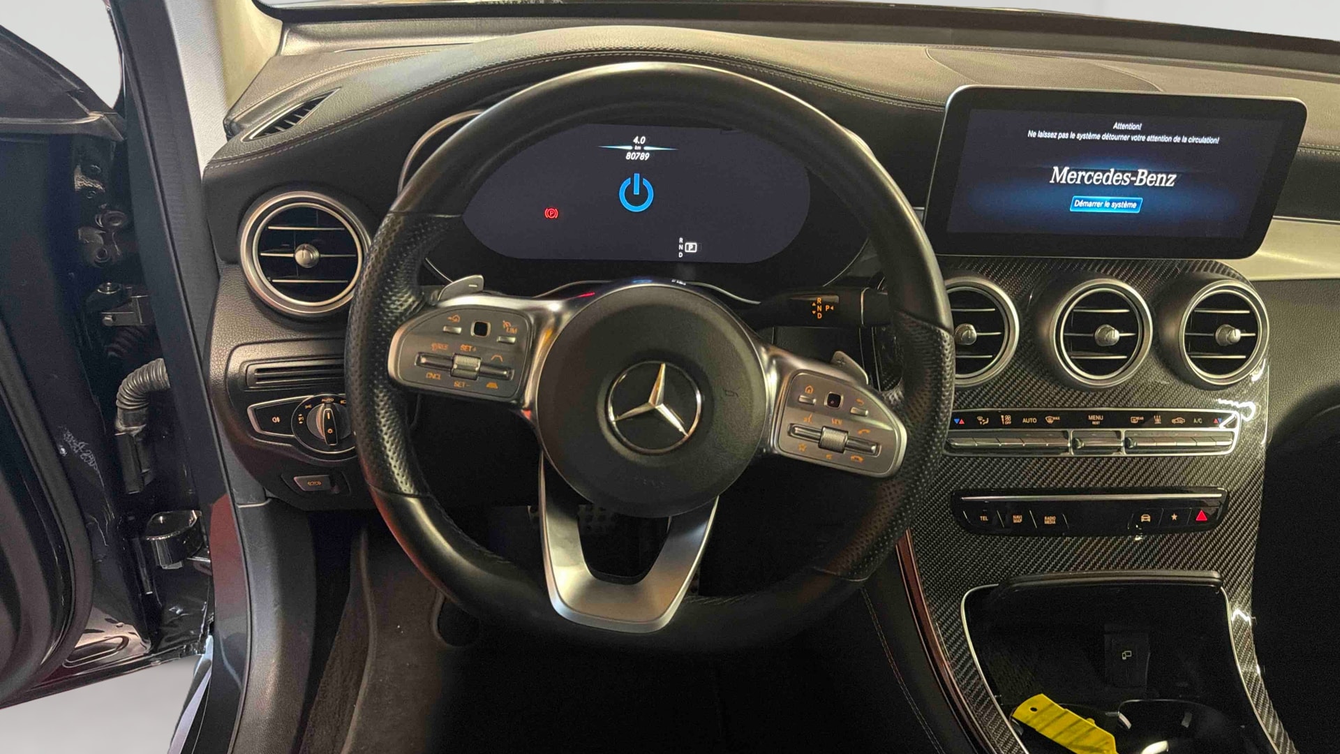 Mercedes-Benz GLC 300 e EQ POWER 9G-Tronic 4Matic AMG Line — Poste de pilotage