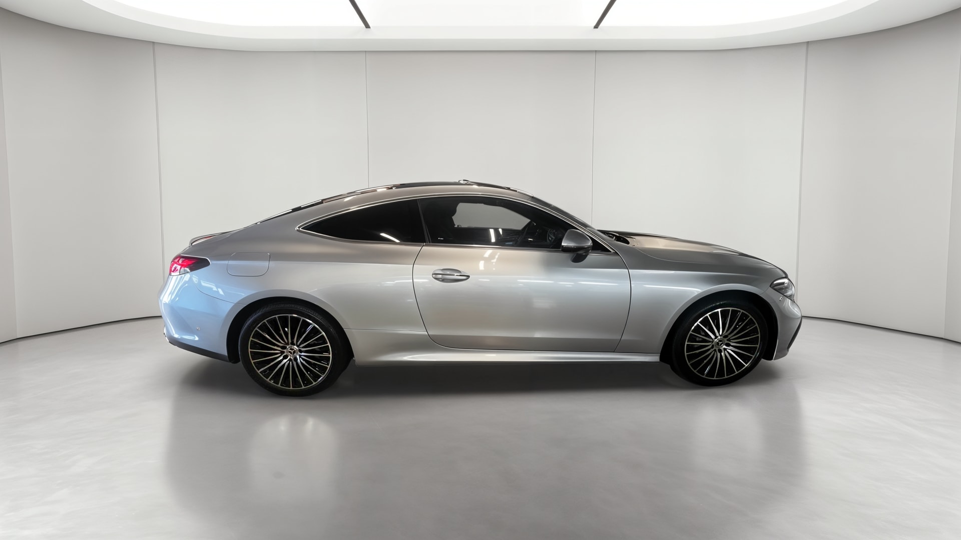 Mercedes-Benz CLE Coupé 200 9G-Tronic AMG Line — Profil droit