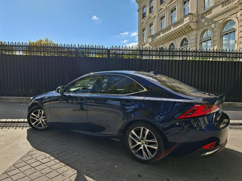 Lexus IS