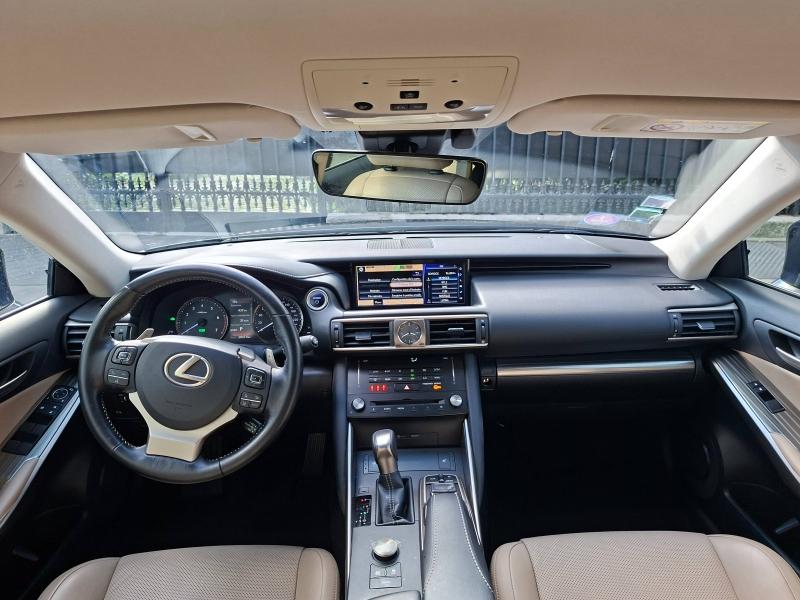 Lexus IS