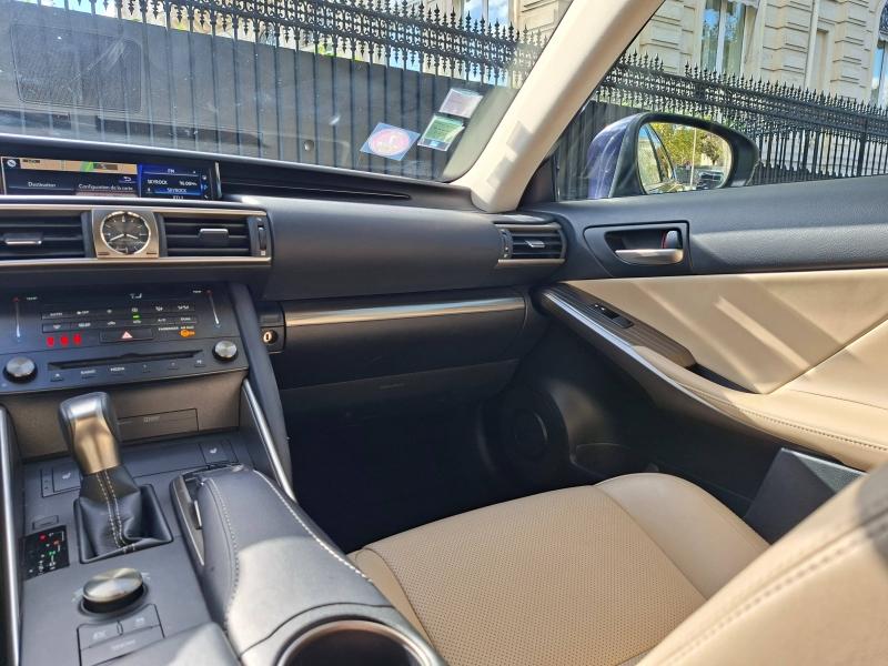 Lexus IS