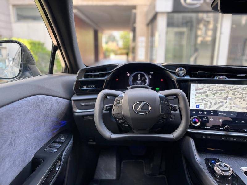 Lexus RZ